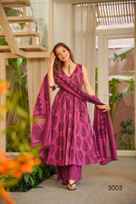 VELRA Noir Muslin Printed 3-Piece Kurta Set with Dupatta – Elegant Designer Wear